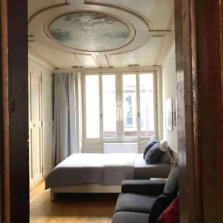 Spacious Flat Around The Corner From Zytglogge * Bern