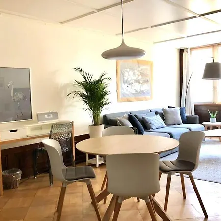 Spacious Flat Around The Corner From Zytglogge Apartment